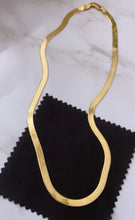 Load image into Gallery viewer, Classic Herringbone Necklace